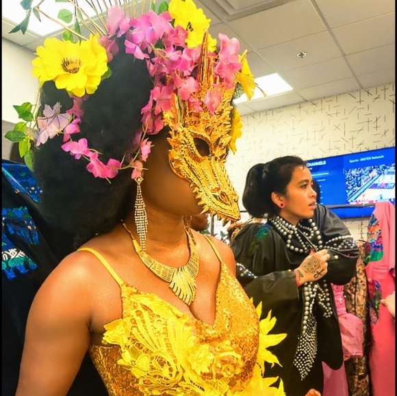 Golden Dragon Costume - Picture 3 of 7
